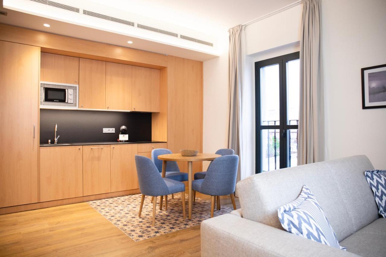 Nqn Aparts & Suites Sevilla Bagian luar foto