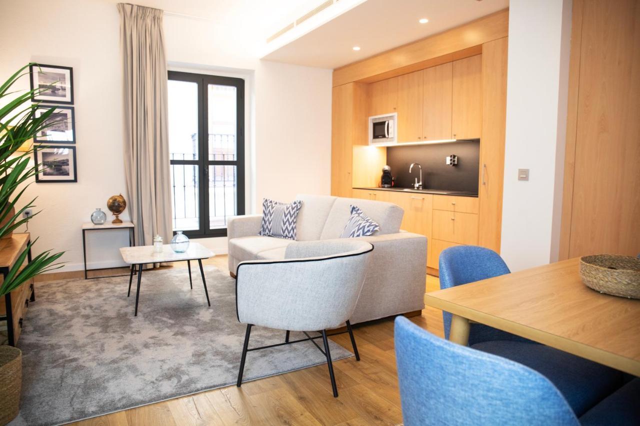 Nqn Aparts & Suites Sevilla Bagian luar foto