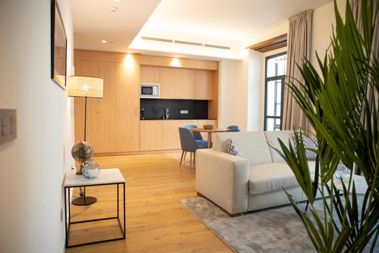 Nqn Aparts & Suites Sevilla Bagian luar foto