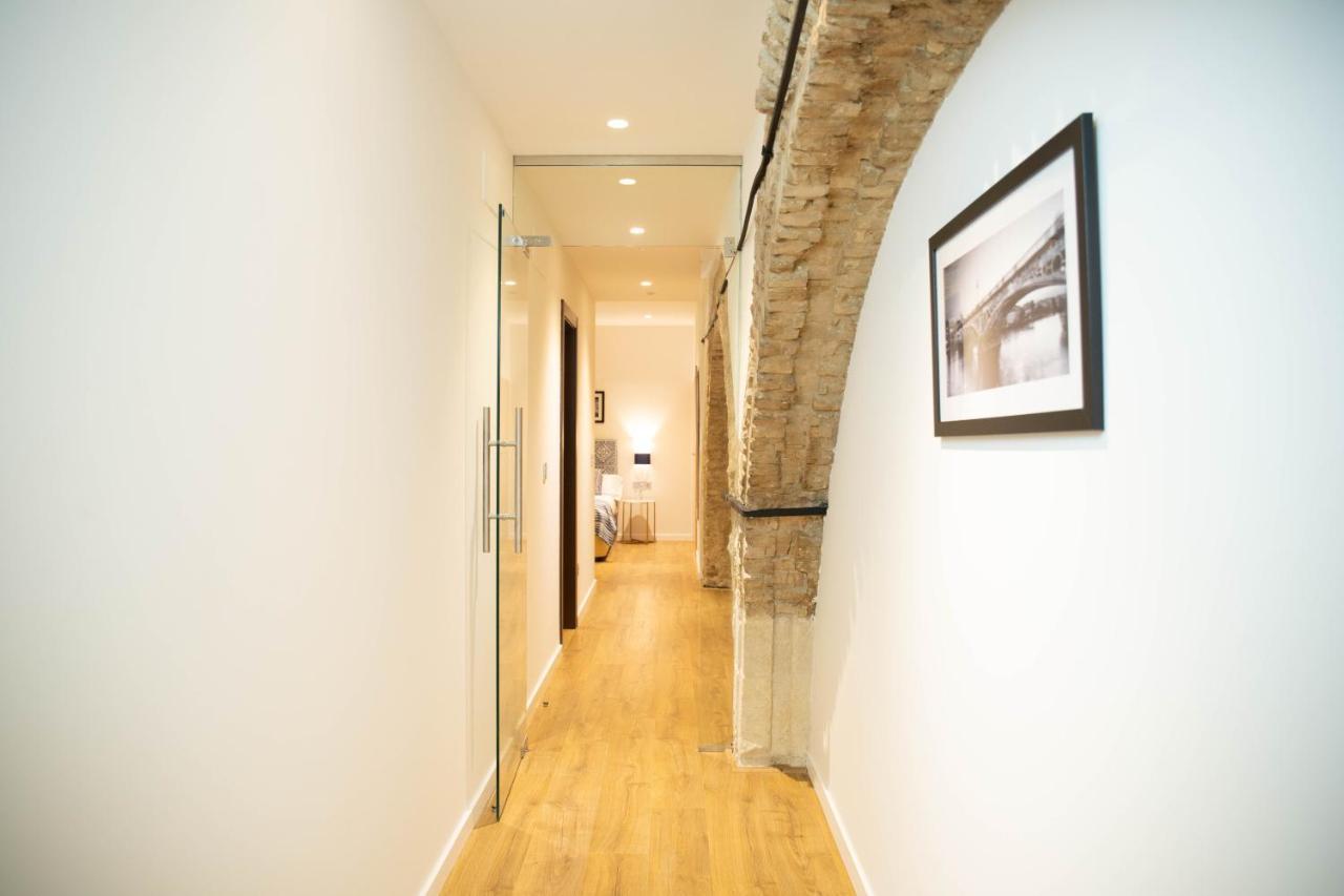 Nqn Aparts & Suites Sevilla Bagian luar foto