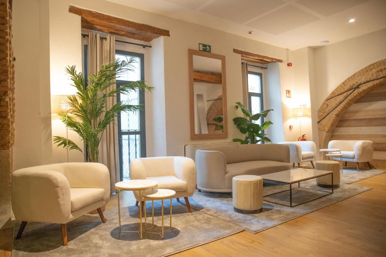Nqn Aparts & Suites Sevilla Bagian luar foto