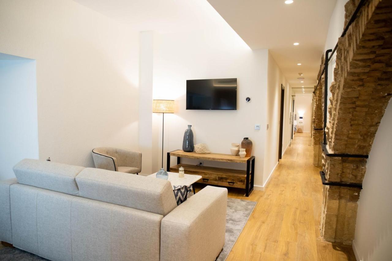 Nqn Aparts & Suites Sevilla Bagian luar foto