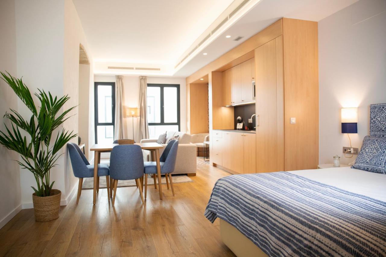 Nqn Aparts & Suites Sevilla Bagian luar foto