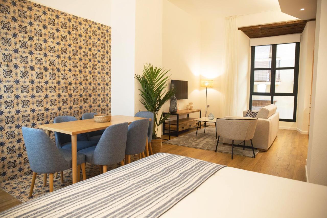 Nqn Aparts & Suites Sevilla Bagian luar foto