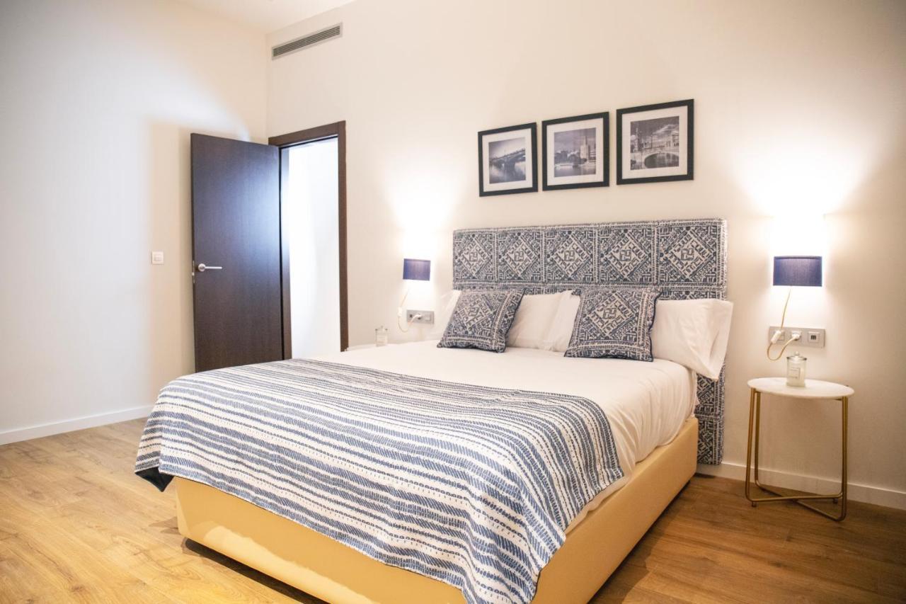 Nqn Aparts & Suites Sevilla Bagian luar foto