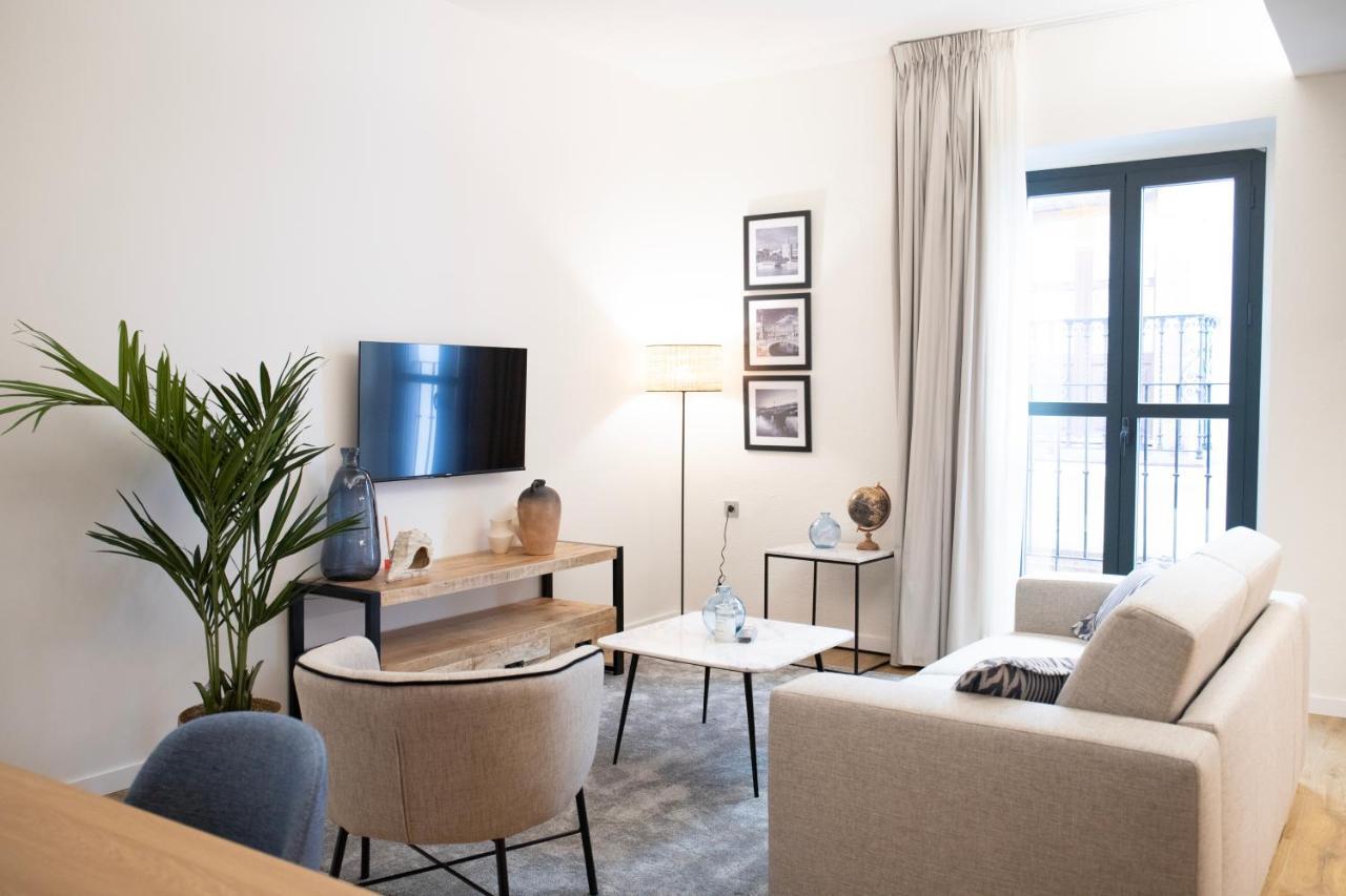 Nqn Aparts & Suites Sevilla Bagian luar foto