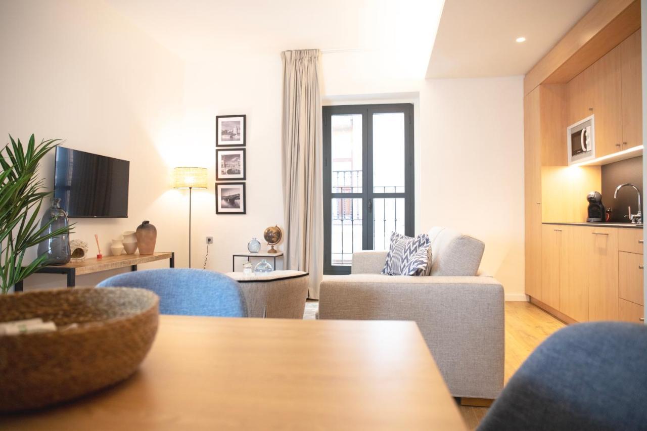Nqn Aparts & Suites Sevilla Bagian luar foto