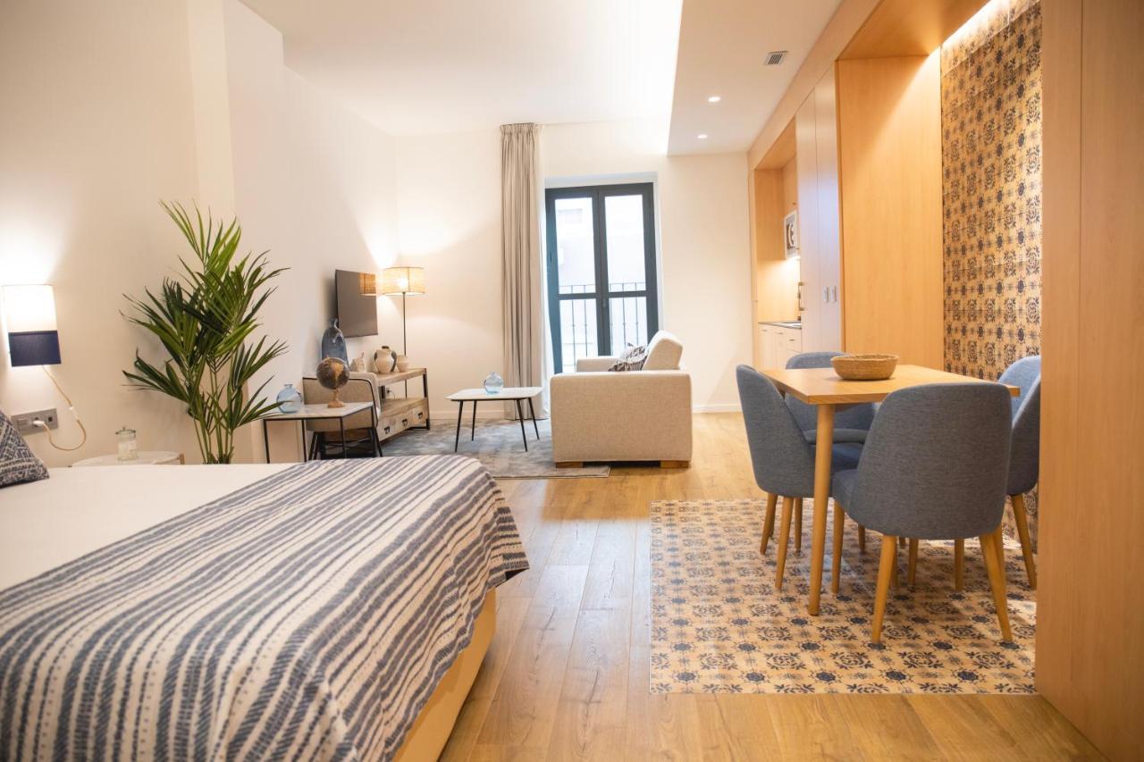 Nqn Aparts & Suites Sevilla Bagian luar foto